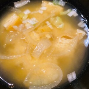 油揚げと玉ねぎの味噌汁